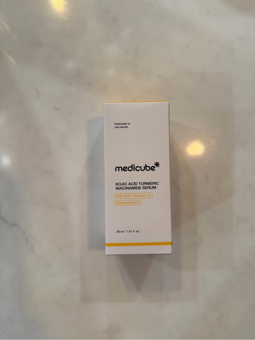 Kojic Acid Turmeric Niacinamide Serum - White & Yellow - Picture 4 of 4